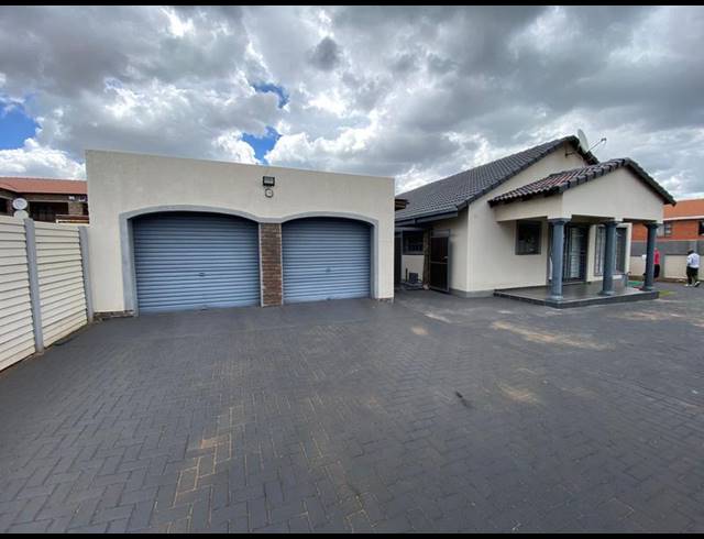 3 BEDROOM HOUSE FOR SALE IN CLAYVILLE